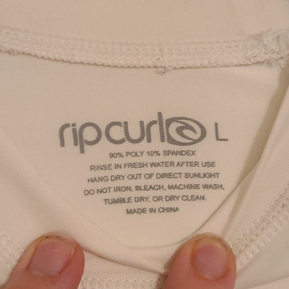 Rip Curl Rash Gaurd - Picture 3 of 5